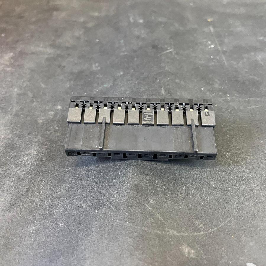 Used YASKAWA D-3900 - TERMINAL BLOCK