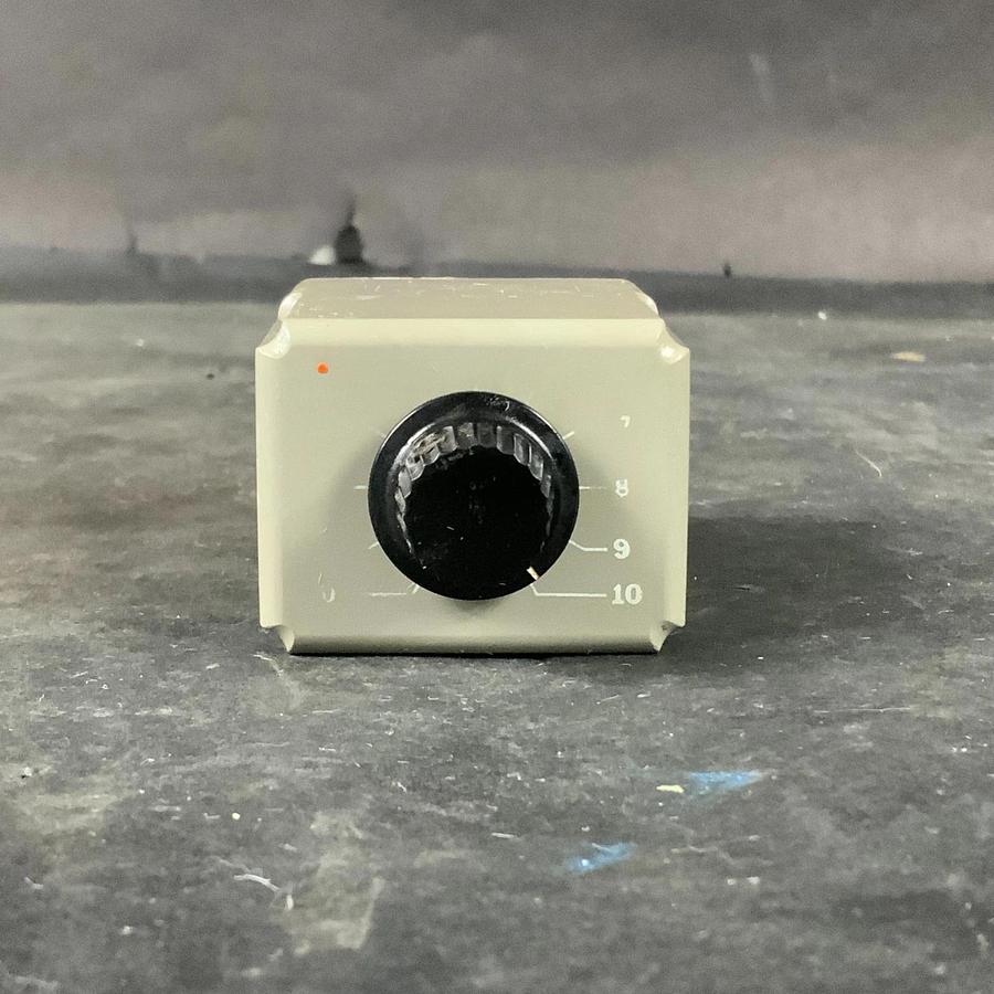 Used SYRACUSE ELECTRONICS TNR00303F TIME DELAY RELAY ( $30 OBO)