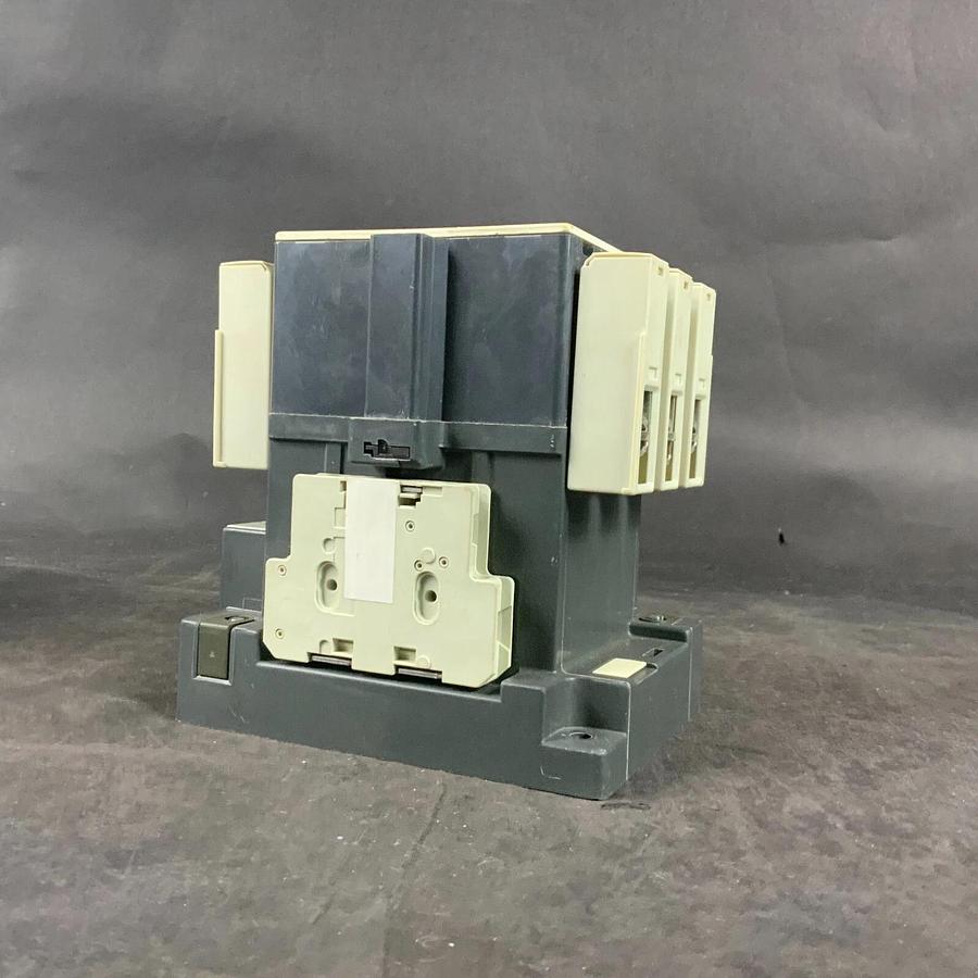 Used SIEMENS 3TF48 CONTACTOR ($130 OBO)