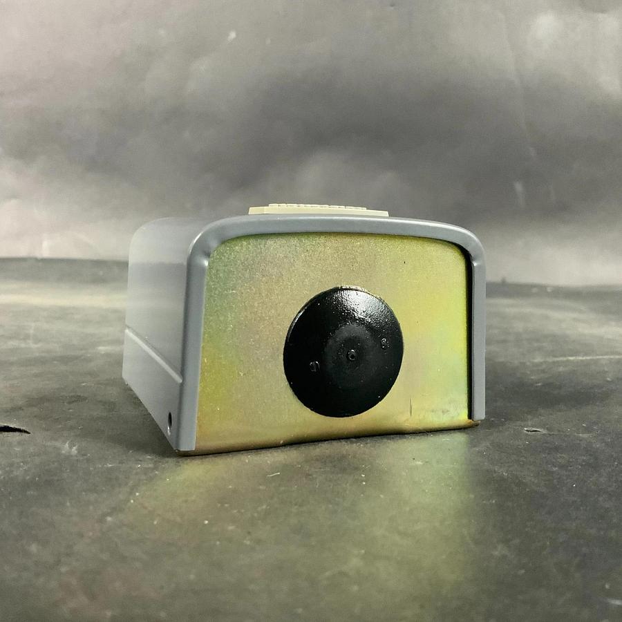 HONEYWELL C7031F 1018 TEMPERATURE SENSOR ($35 OBO)