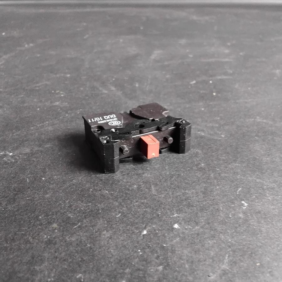 Used SIEMENS 3SB3403-0C CONTACT BLOCK ($15 OBO)