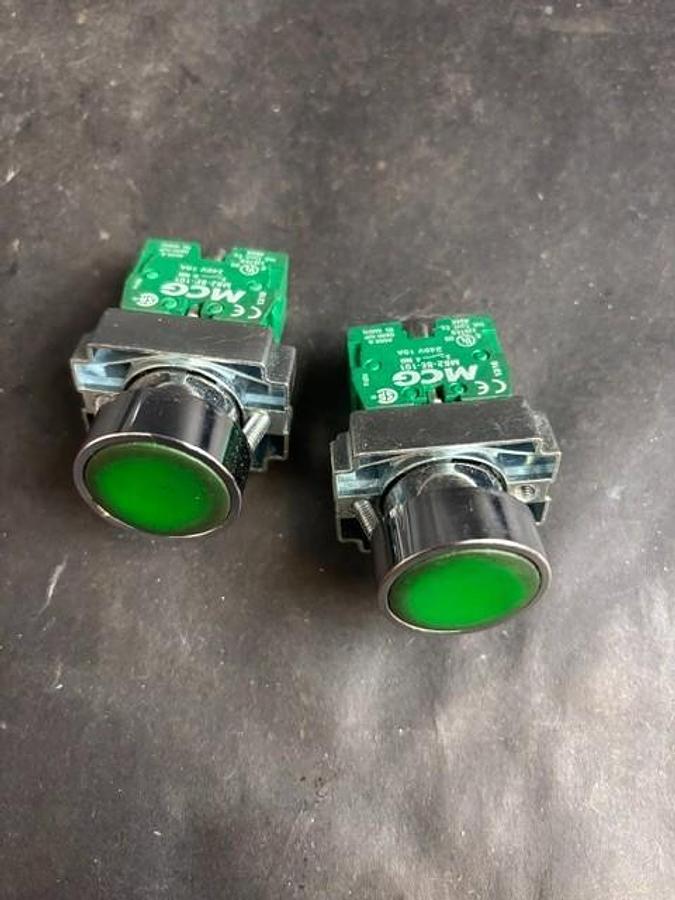 Used MCG MB2-BE-101 GREEN PUSHBUTTON SWITCH - GROUP OF 2 ($23 OBO)