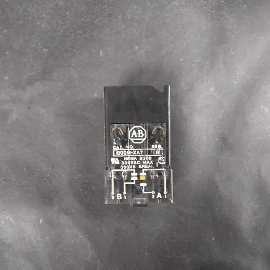 Used ALLEN BRADLEY 800M-XA7 CONTACT BLOCK ($15 OBO)