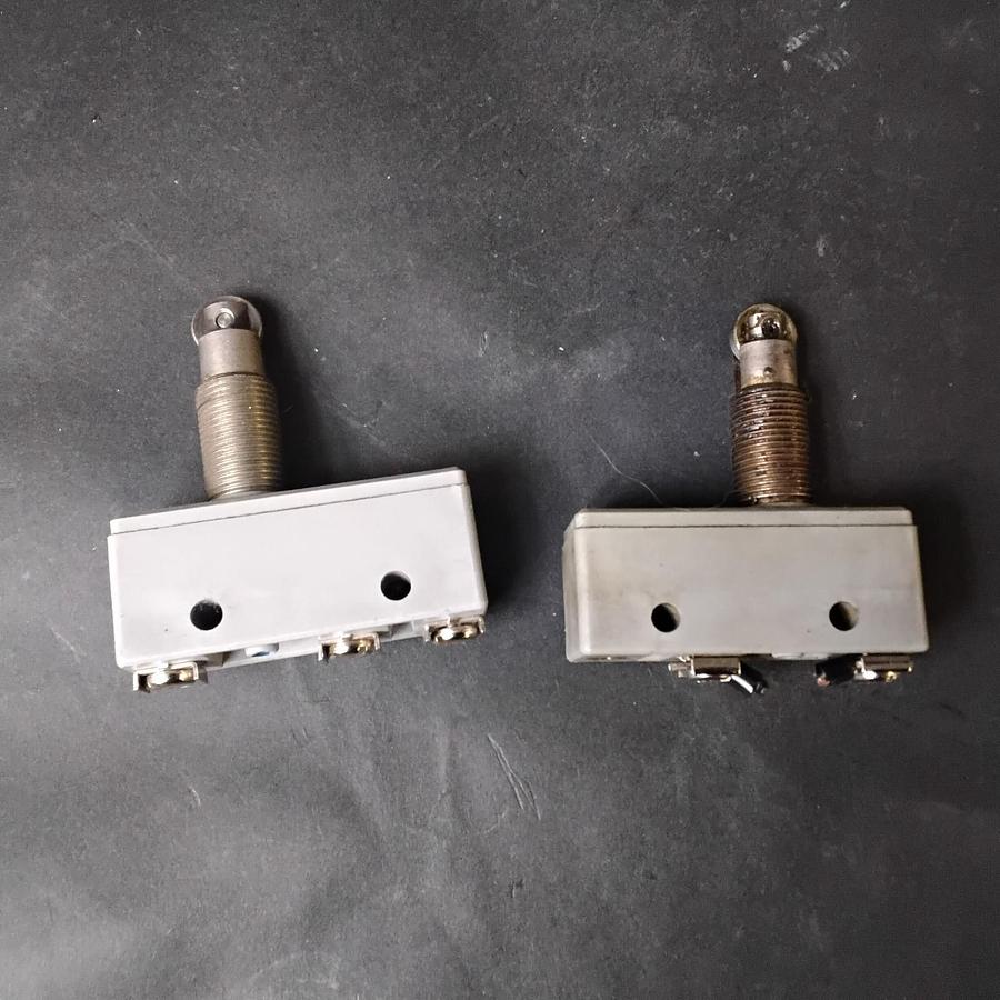Used HARTMANN F15 SERIES LIMIT SWITCH-GROUP OF 2 ($16 OBO)