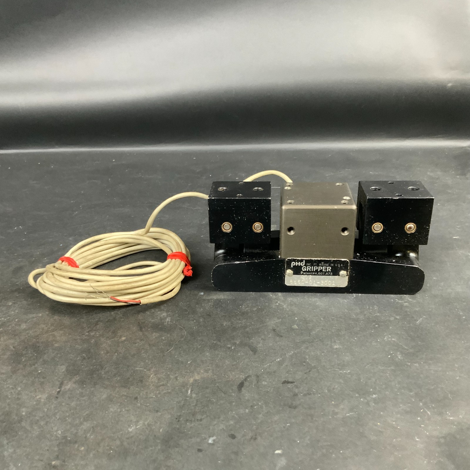 Used PHD INC 8660-01-3001 DOUBLE ACTION GRIPPER ($250 OBO)