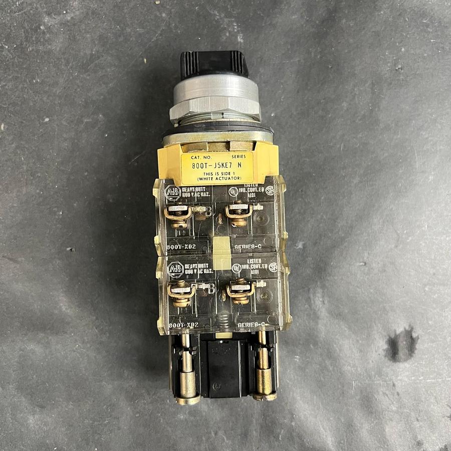 Used ALLEN BRADLEY 800T-J5KE7 SER N SELECTOR SWITCH ($35 OBO)