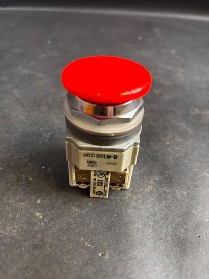 Used IDEC ABD301N-R PUSHBUTTON ($14 OBO)