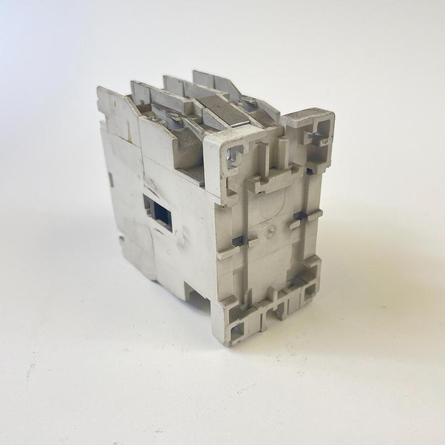 Used CUTLER HAMMER AN56BN0 SERIES C1 NEMA SIZE 0 MAGNETIC MOTOR STARTER CONTACTOR