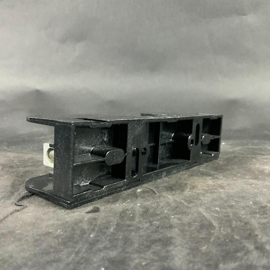 Used FERRAZ SHAWMUT 60301 FUSE BLOCK ($10 OBO)