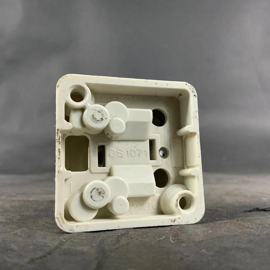 Used TOSHIBA DS-1071 EXPOSED SWITCH ($7 OBO)