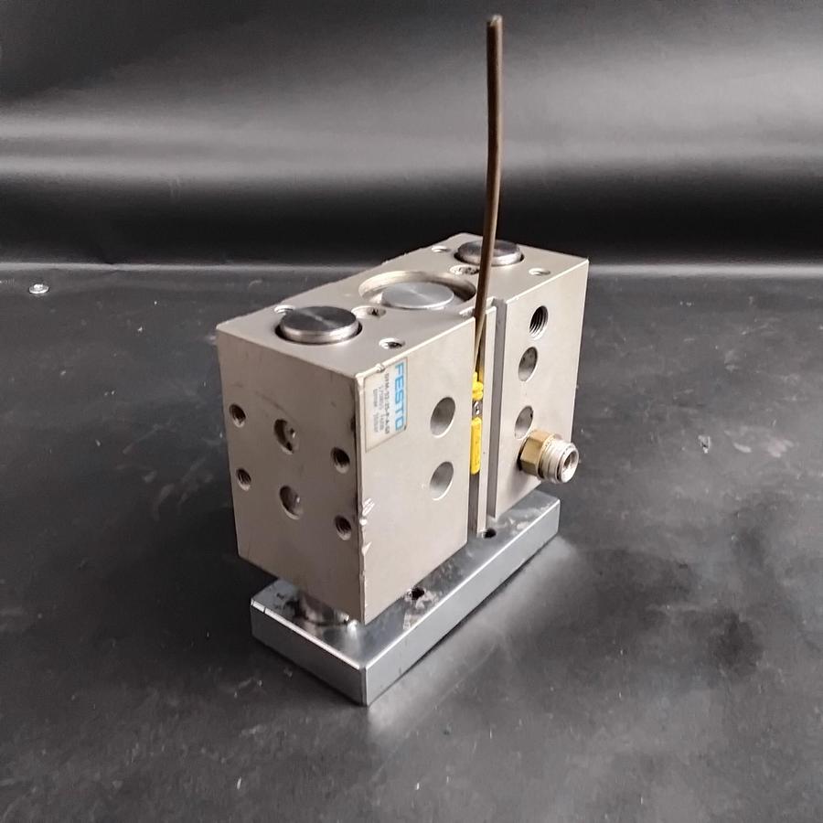 Used FESTO DFM-32-25-P-A-GF GUIDE CYLINDER ($100 OBO)