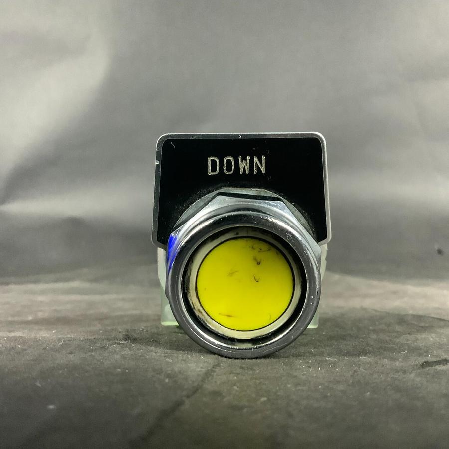 Used SQUARE D DOWN PUSHBUTTON W/ KA2&KA3 CONTACT BLOCK ($15 OBO)