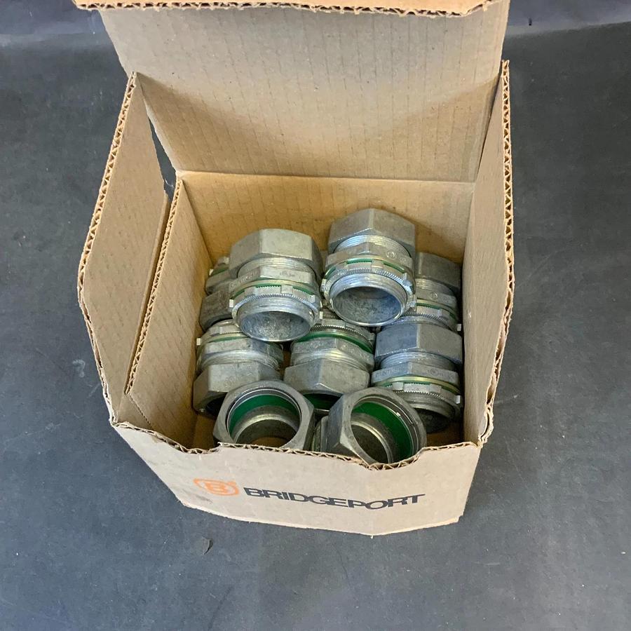 BRIDGEPORT 253-RT2 1-1/4” RAINTIGHT EMT CONNECTOR - BOX OF 10 ($25 OBO)