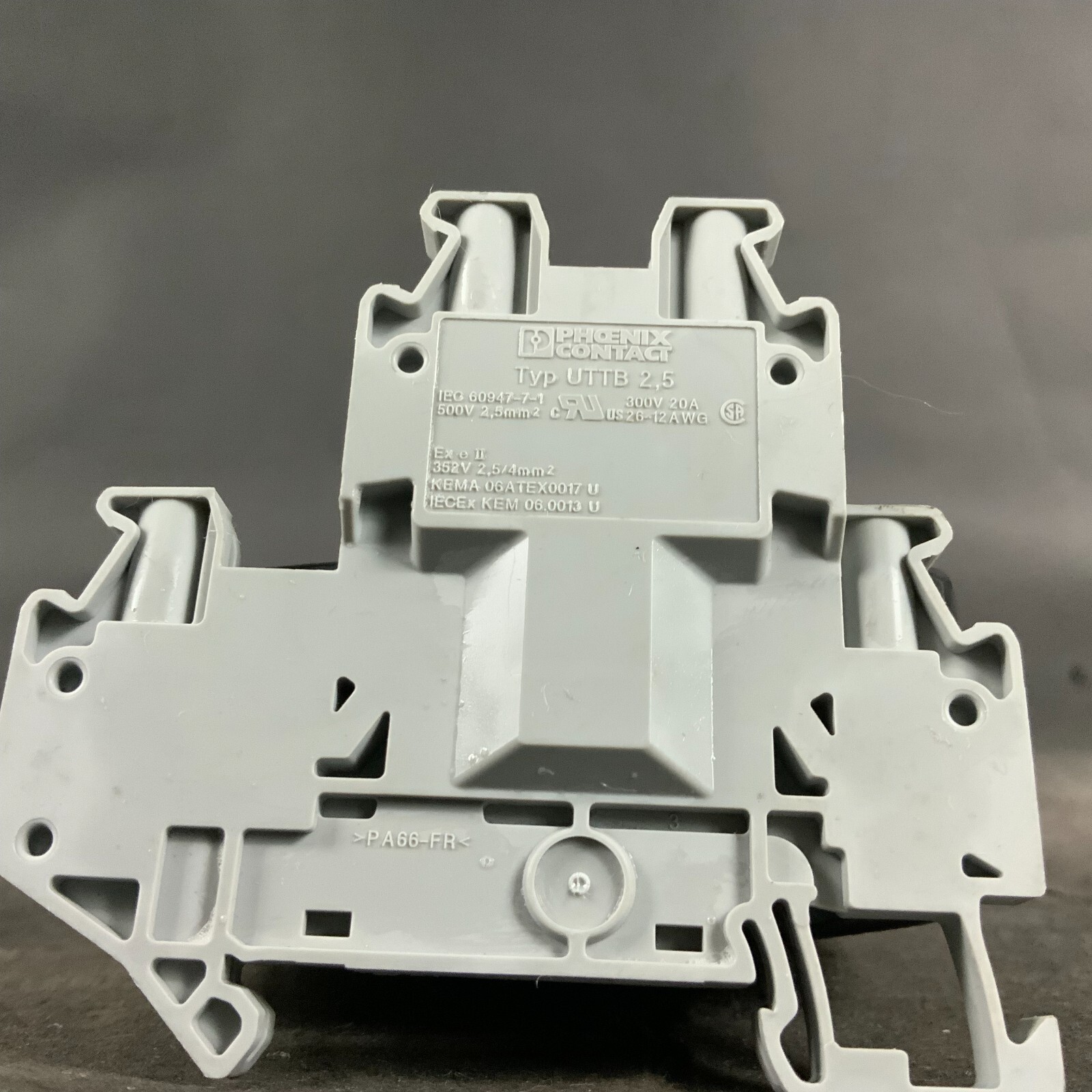 Used PHOENIX CONTACT TYPE UTTB 2.5 TERMINAL BLOCK ($2 OBO)
