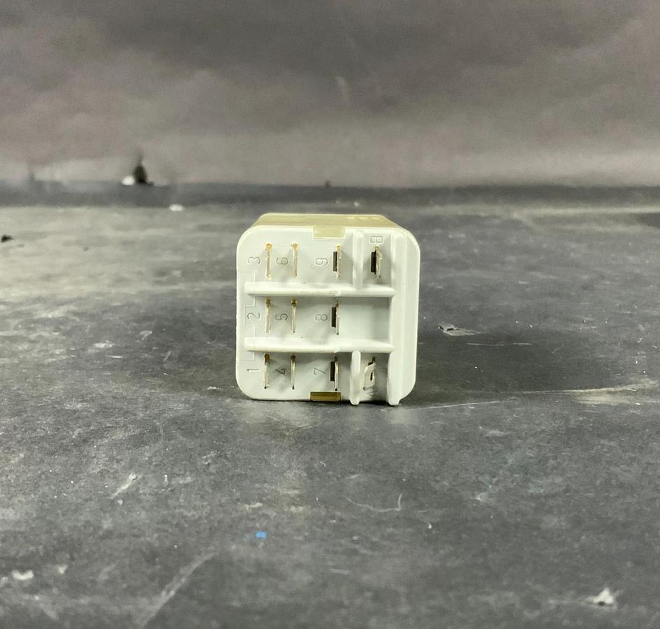 Used ALLEN BRADLEY 700-HB33A1- SERIES A RELAY ($6 OBO)