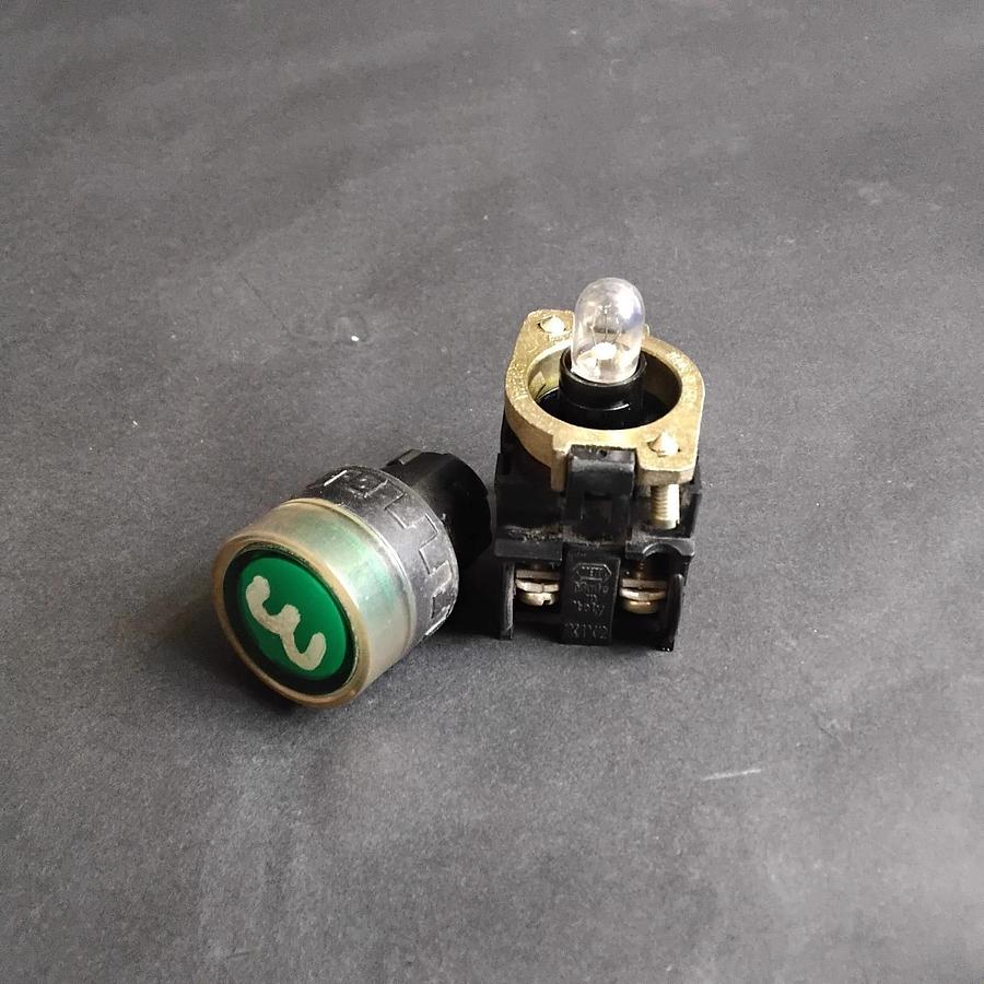 Used EATON HT800 ILLUMINATED PUSH BUTTON ($16 OBO)