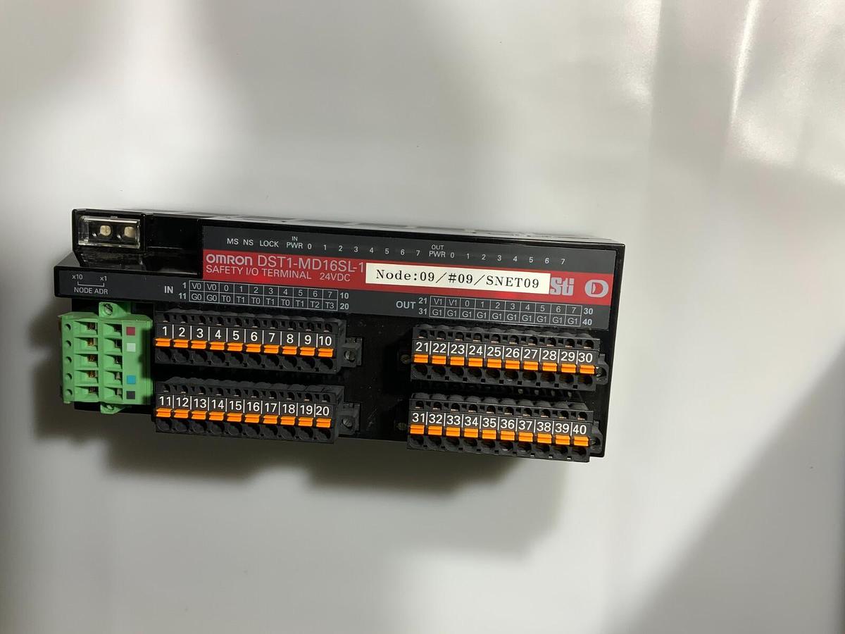 Used OMRON DST1-MD16SL-1 SAFETY (Lot of 186!!!) ($75 OBO)