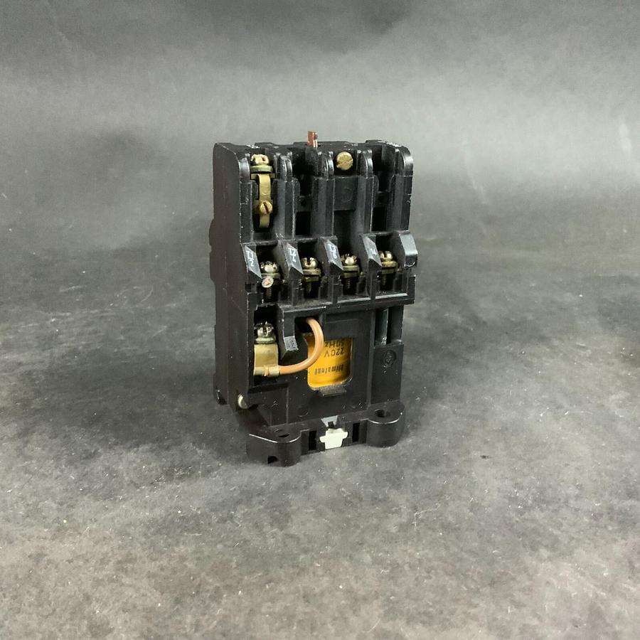 Used MOELLER DIL 00-41 220V CONTACTOR ($45 OBO)