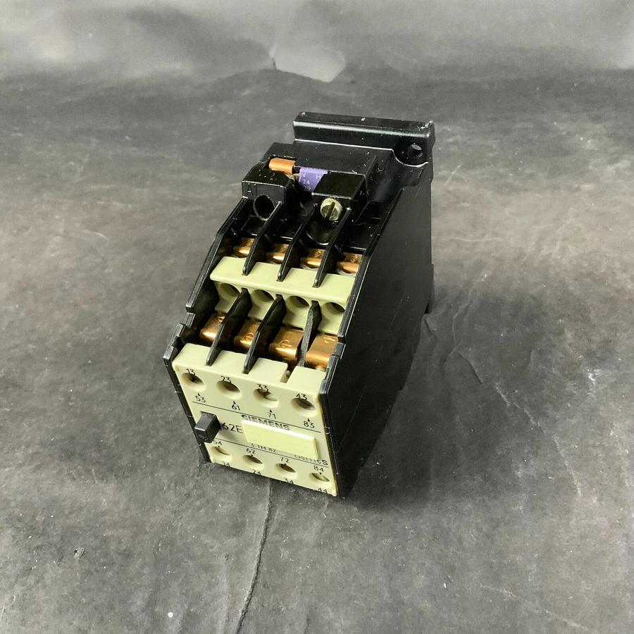 Used SIEMENS 3TH82 62-0A 24/29V CONTACTOR ($10 OBO)