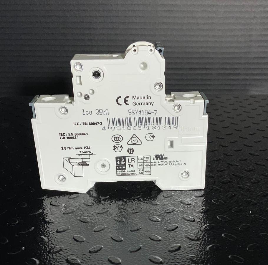 Used SIEMENS 5SY4104-7 ($24.99/EACH OBO)
