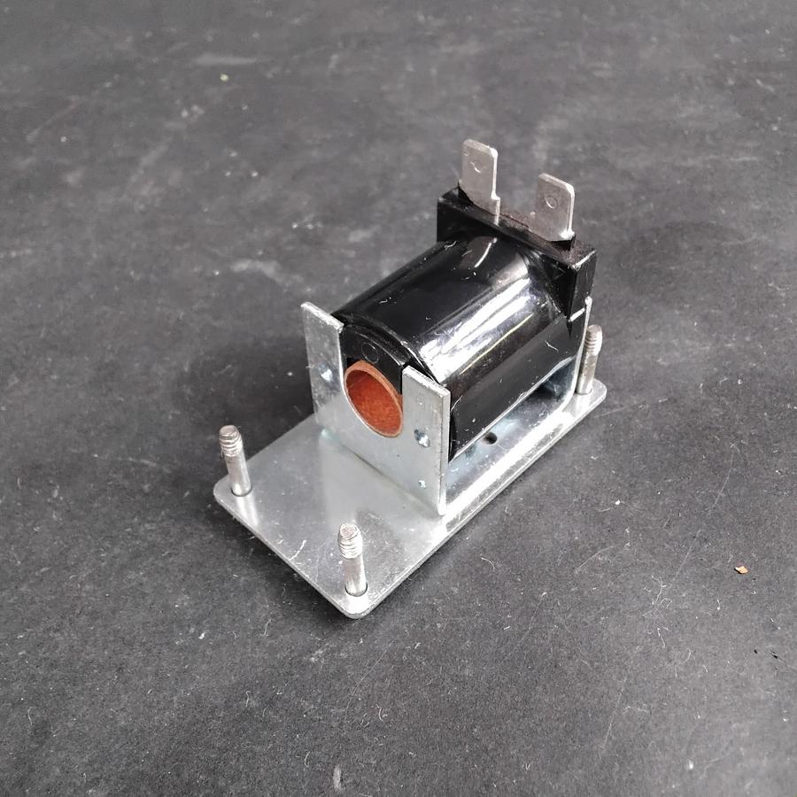 Used MILLER FLUID POWER 330-621A-4-10-0115 SOLENOID AIR VALVE ($20 OBO)