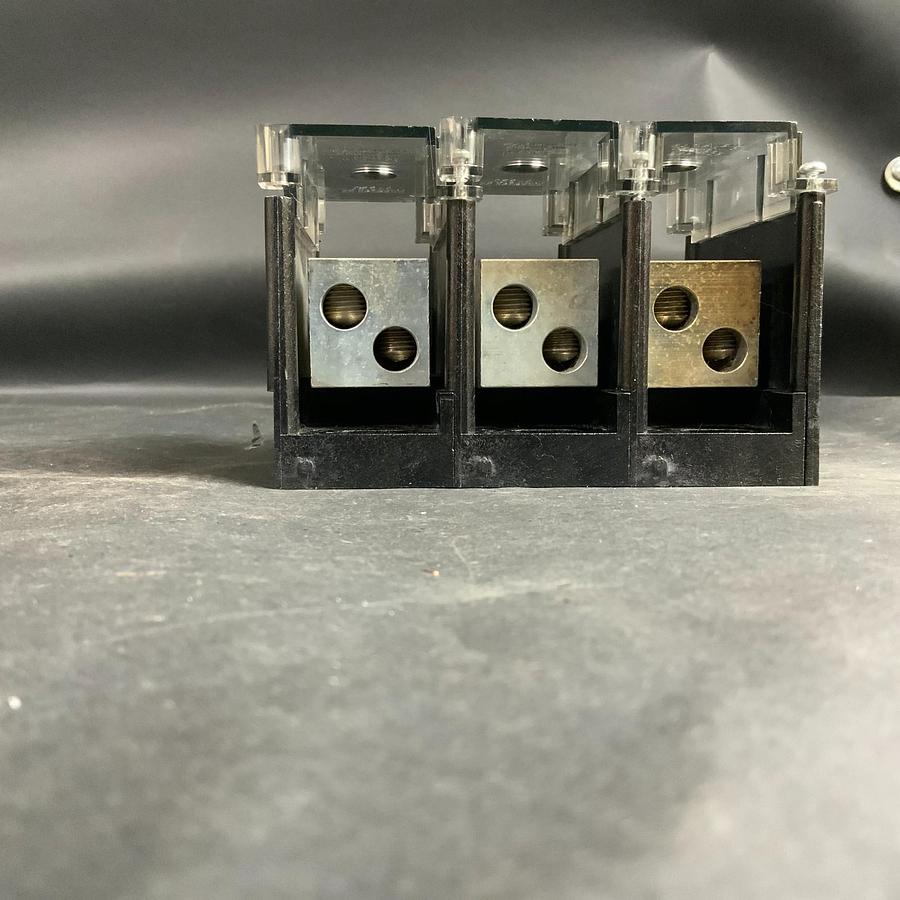 Used FERRAZ SHAWMUT 67553 POWER DIS. BLOCK ($40 OBO)