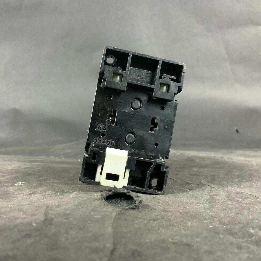 Used KLOCKNER MOELLER DIL00AM-10 W/ 4 DIL CONTACTOR ($45 OBO)