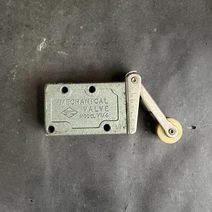 Used SMC MODEL VM4 MECHANICAL VALVE