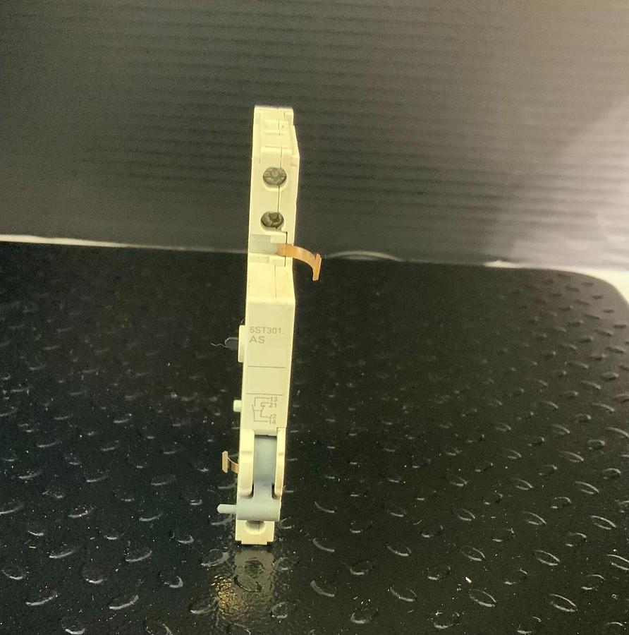 Used SIEMENS 5ST3013 ($34.99/ EACH OBO)