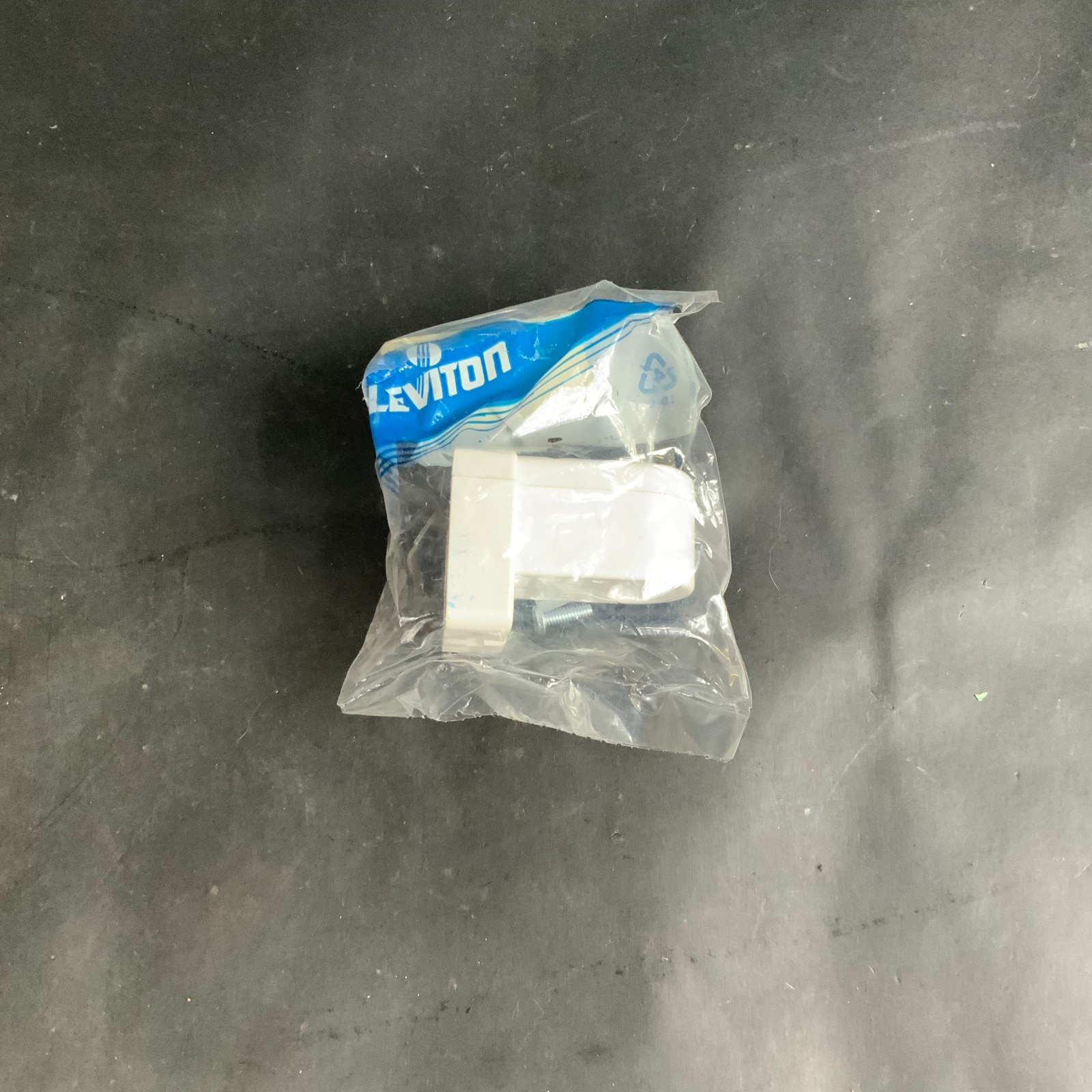 Used LEVITON 5C400 FLUORESCENT LAMP HOLDER ($5 OBO)