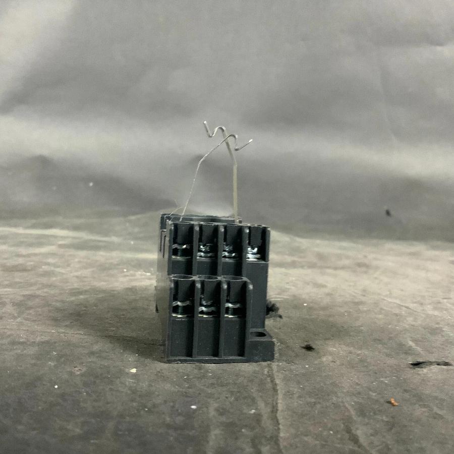 Used IDEC SY4S-05DF RELAY SOCKET ($7 OBO)