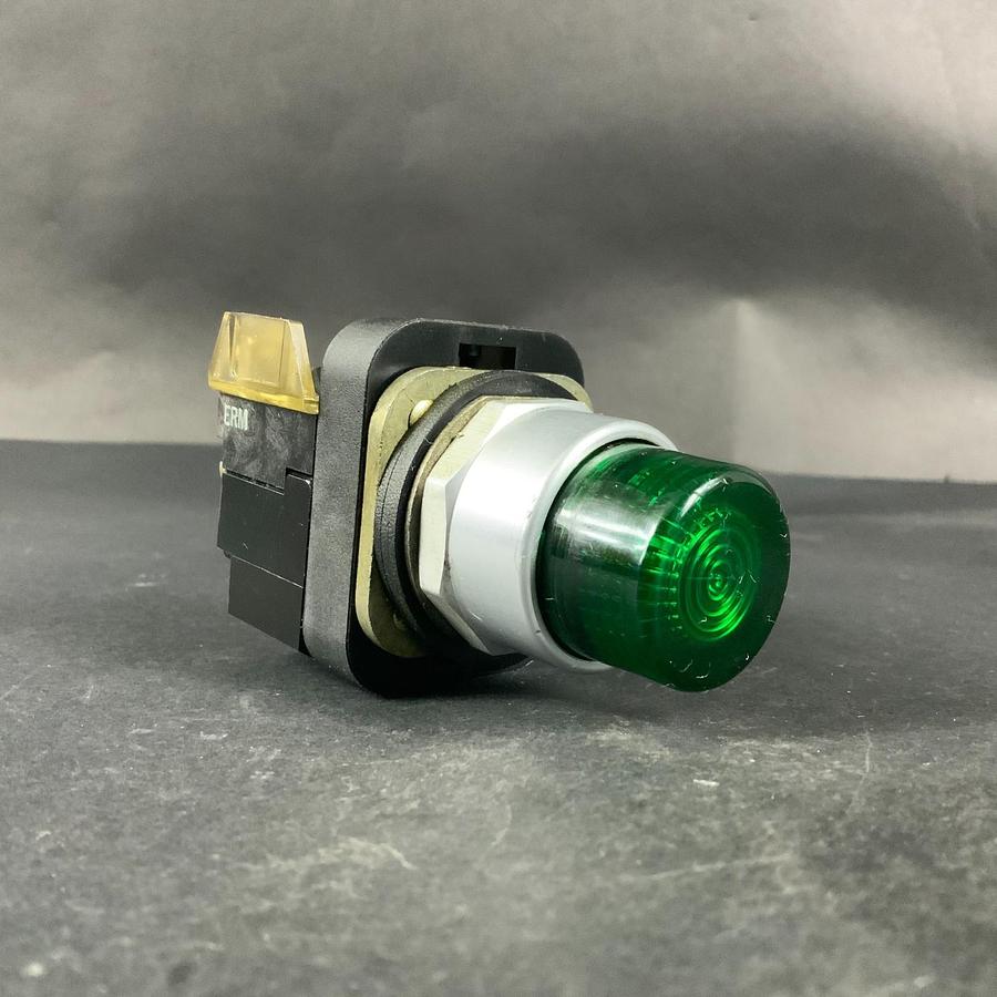Used ALLEN BRADLEY 800T-PB16 GREEN PUSH BUTTON ($30 OBO)