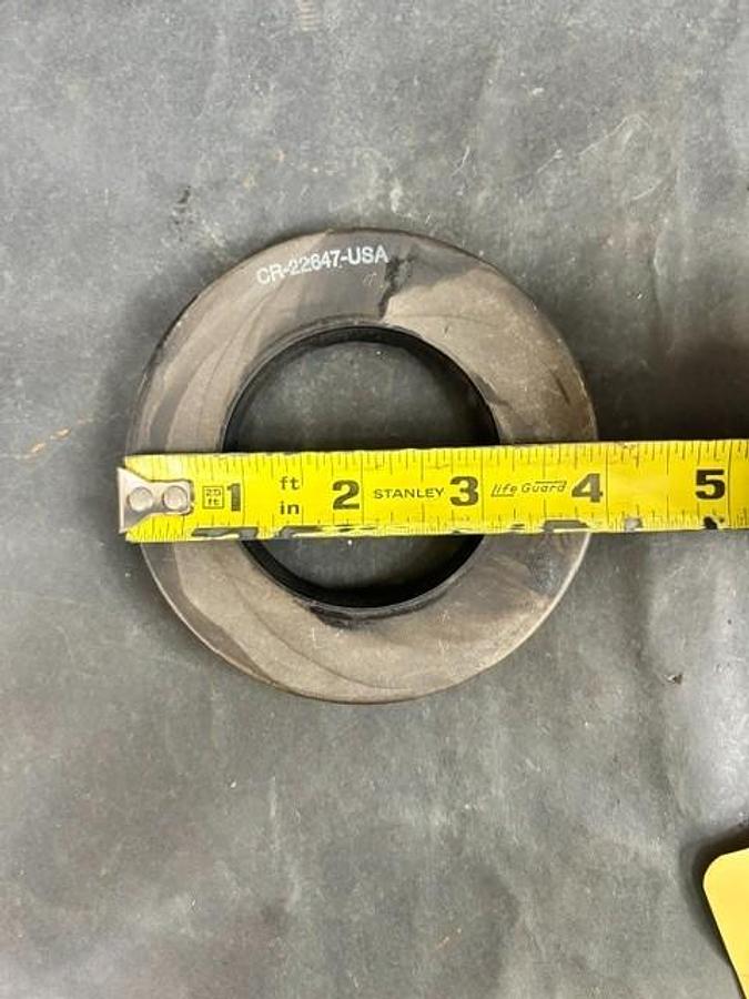 Used CHICAGO RAWHIDE 22647 OIL SEALS - GROUP OF 2