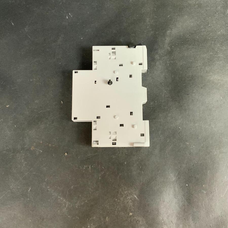 Used GENERAL ELECTRIC GPAC11LLA AUX CONTACT BLOCK IEC 690V ($15 OBO)