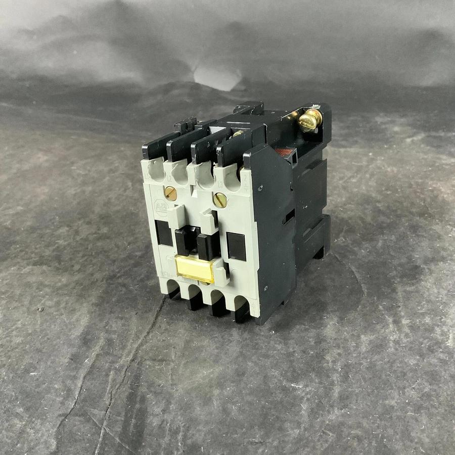 Used ALLEN BRADLEY 500-TOD930 SERIES B CONTACTOR ($20 OBO)