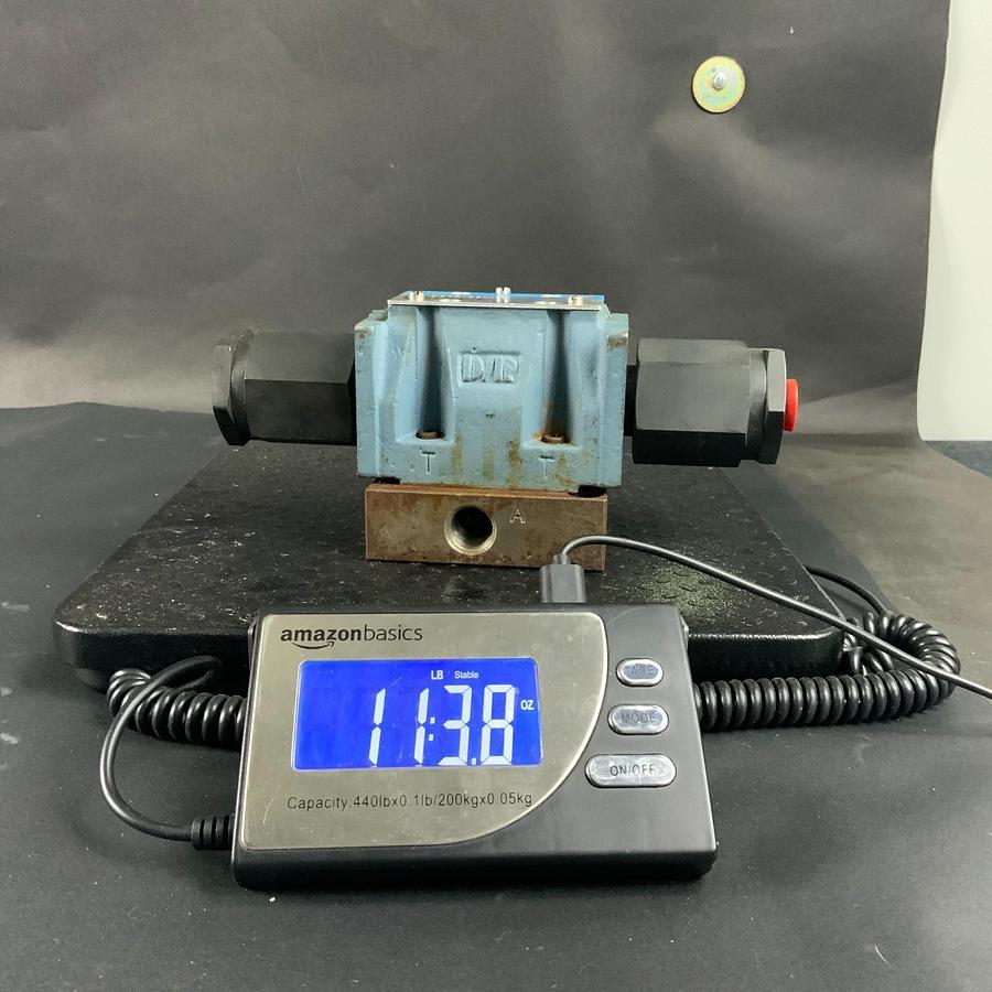 Used DYNEX 6930-D05-10 HYDRAULIC DIRECTIONAL VALVE ($150 OBO)