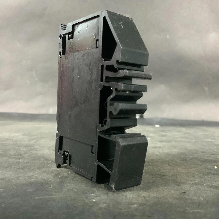 Used ALLEN BRADLEY 1492-WFB10 FUSE TERMINAL BLOCK ($4 OBO)