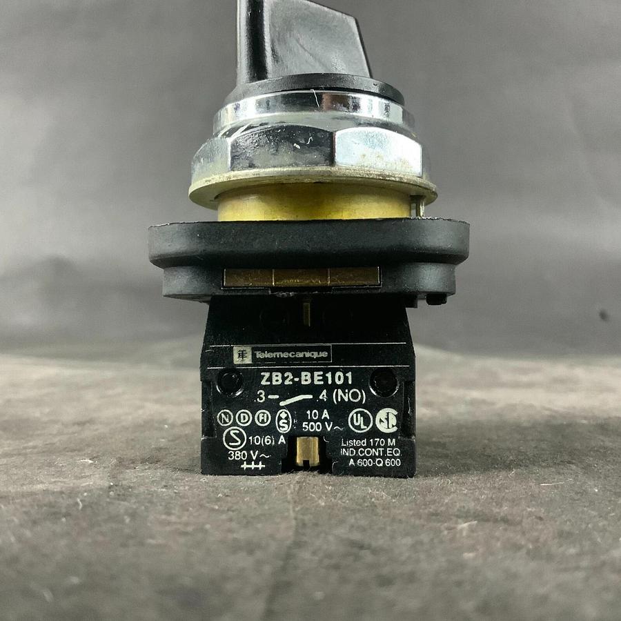 Used TELEMECANIQUE ZB2BE101 CONTACT W/ ROTARY SELECTOR ($15 OBO)