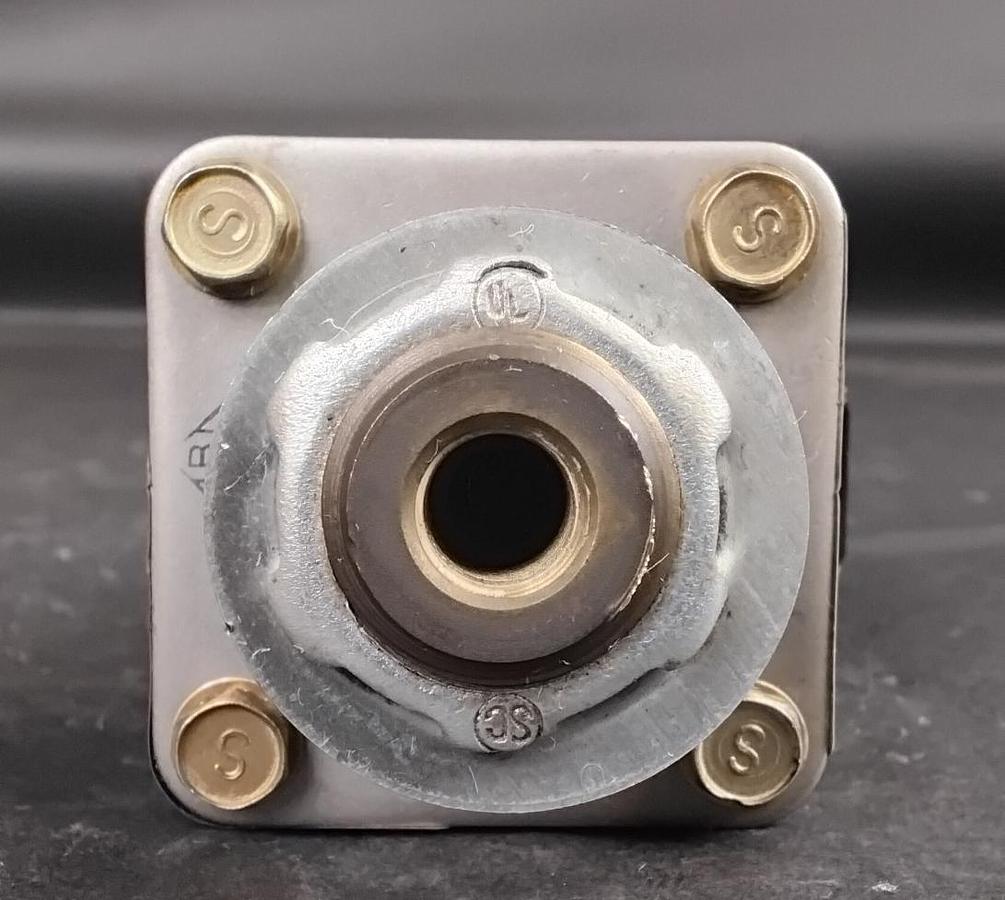 Used BARKSDALE E1S-H90-BR PRESSURE SWITCH ($175 OBO)
