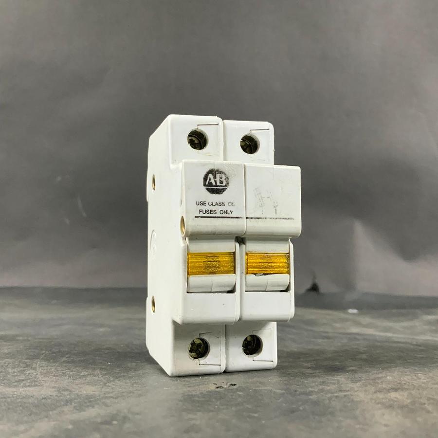 Used ALLEN BRADLEY 1492-FB2C30-L SERIES A FUSE HOLDER ($10 OBO)