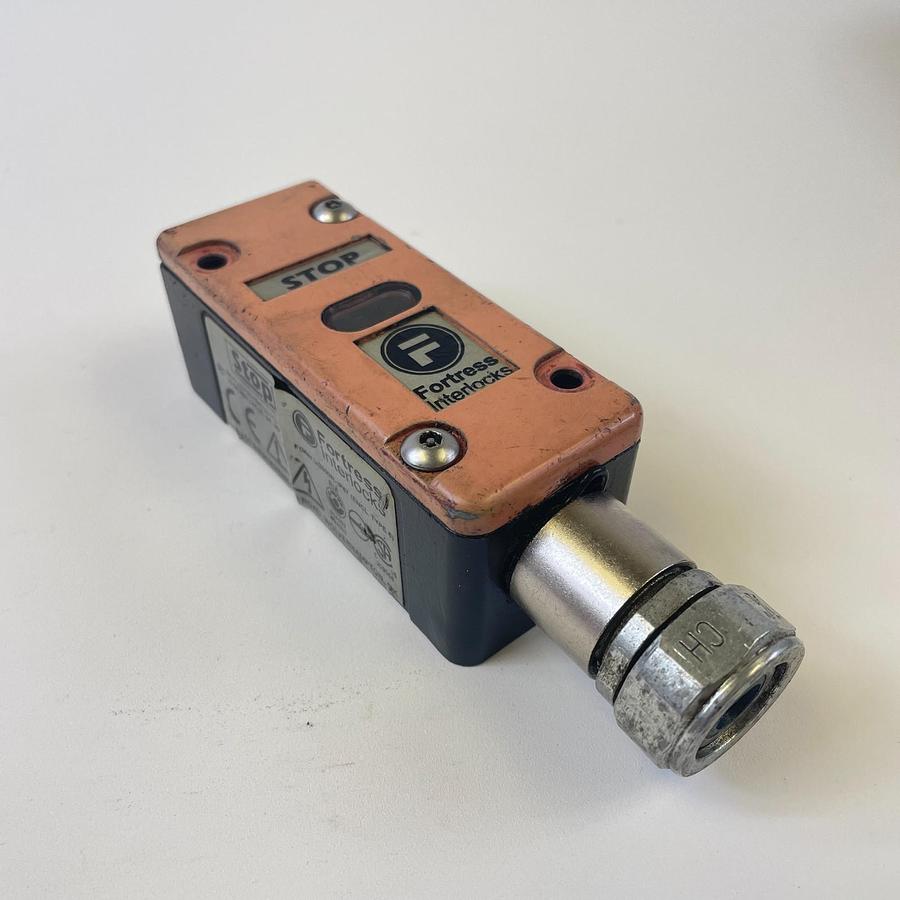 Used FORTRESS INTERLOCKS 0542 0847 STOP SWITCH SAFETY INTERLOCK INDUSTRIAL CONTROL