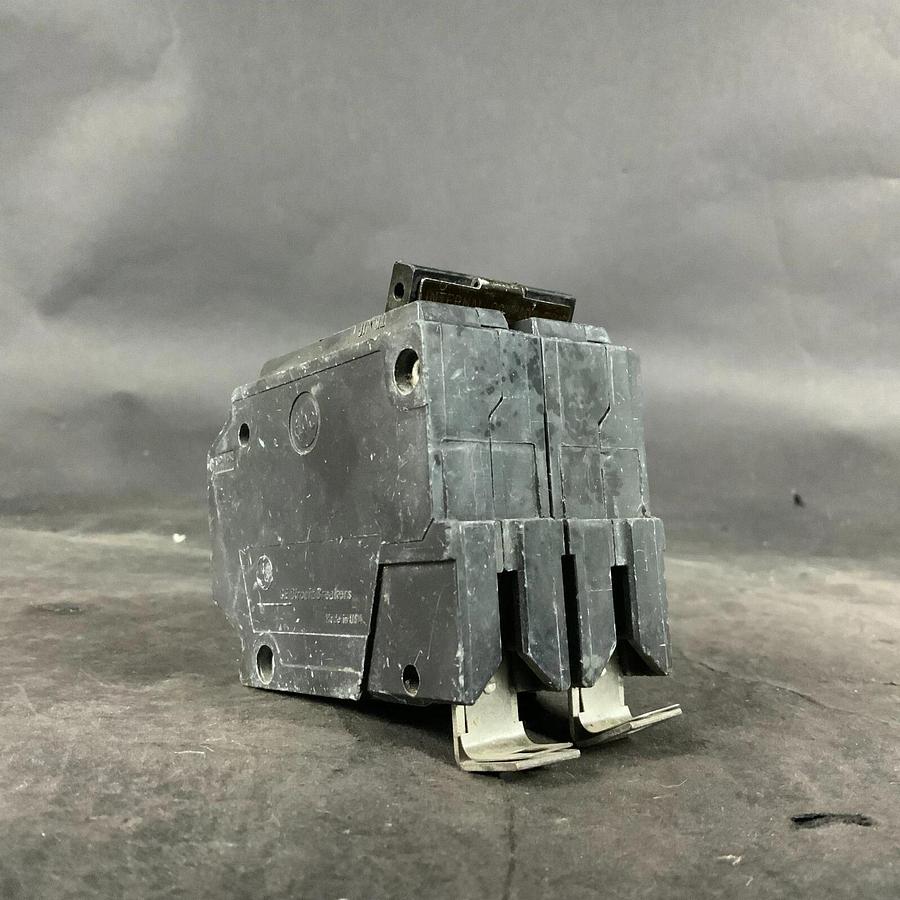 Used GENERAL ELECTRIC RT-690 2 POLE CIRCUIT BREAKER ($12 OBO)