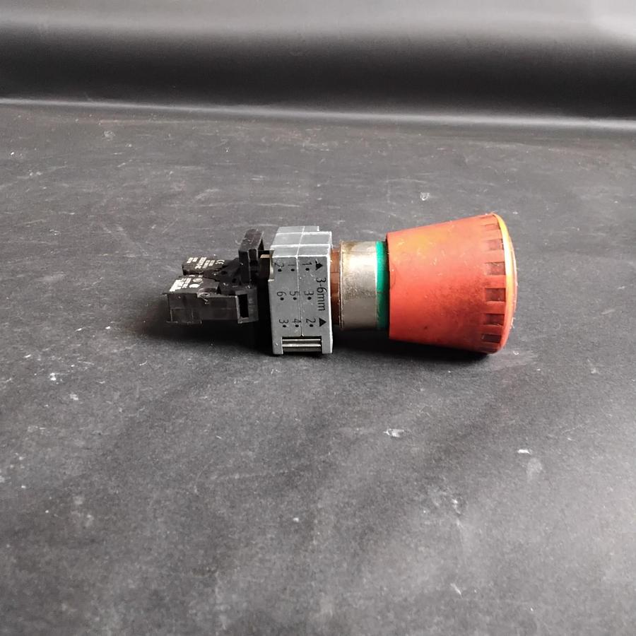 Used SIEMENS 3SB3403-0C RED PUSHBUTTON ($20 OBO)
