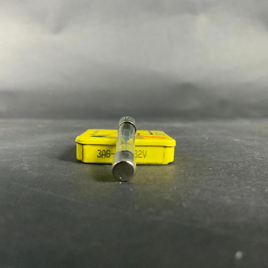 Used D&R 3AG-10A-32V FUSE - SET OF 5 ($5 OBO)