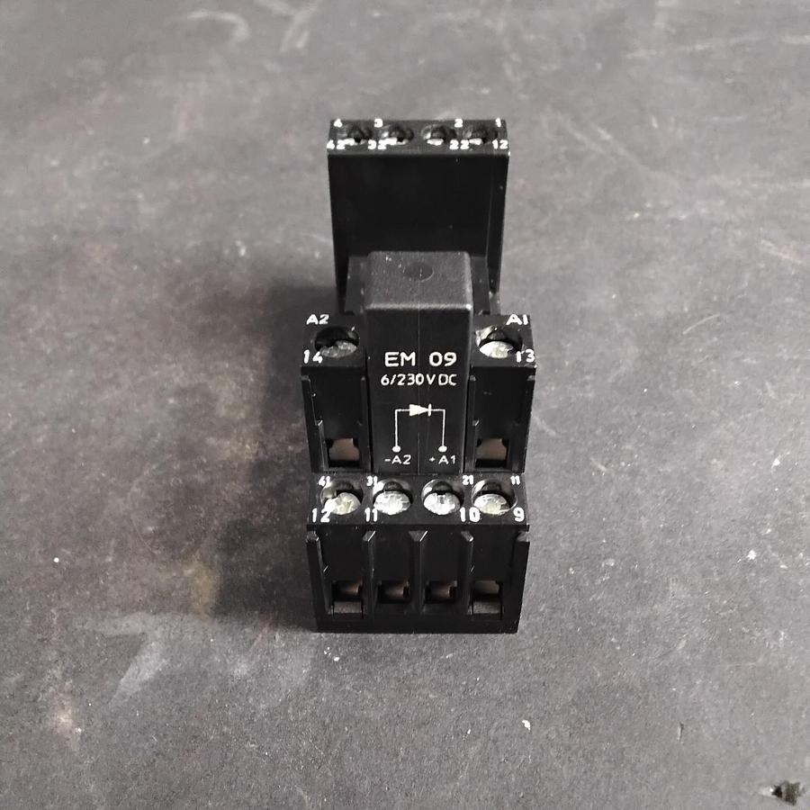Used SCHNEIDER ELECTRIC YPT78704 RELAY SOCKET ($7 OBO)
