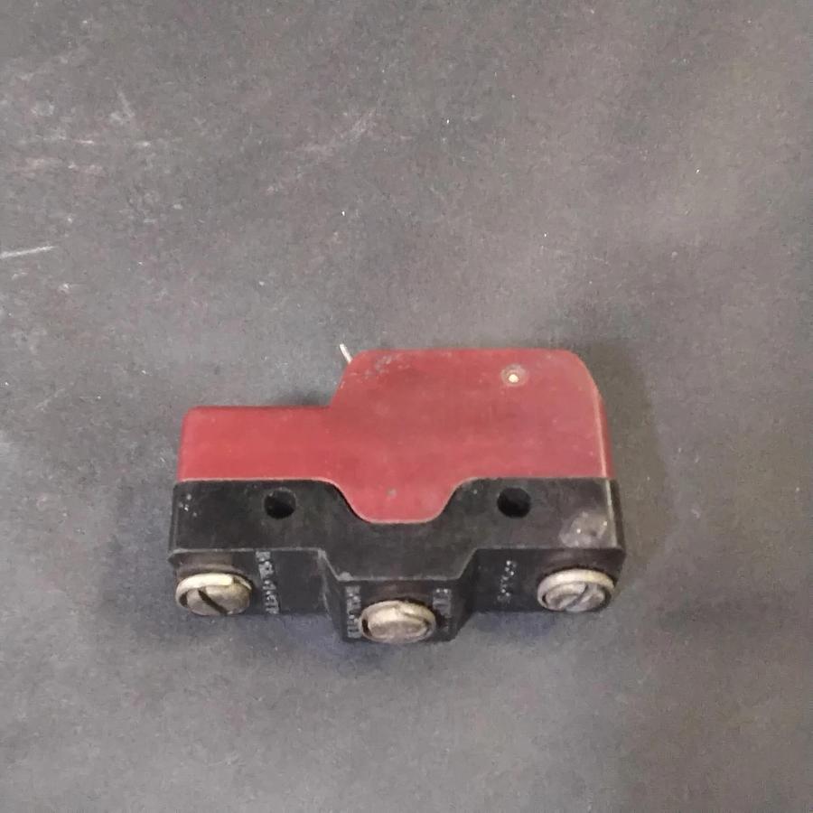 Used UNIMAX  208G-5 SNAP-ACTION MICROSWITCH ($5.60 OBO)