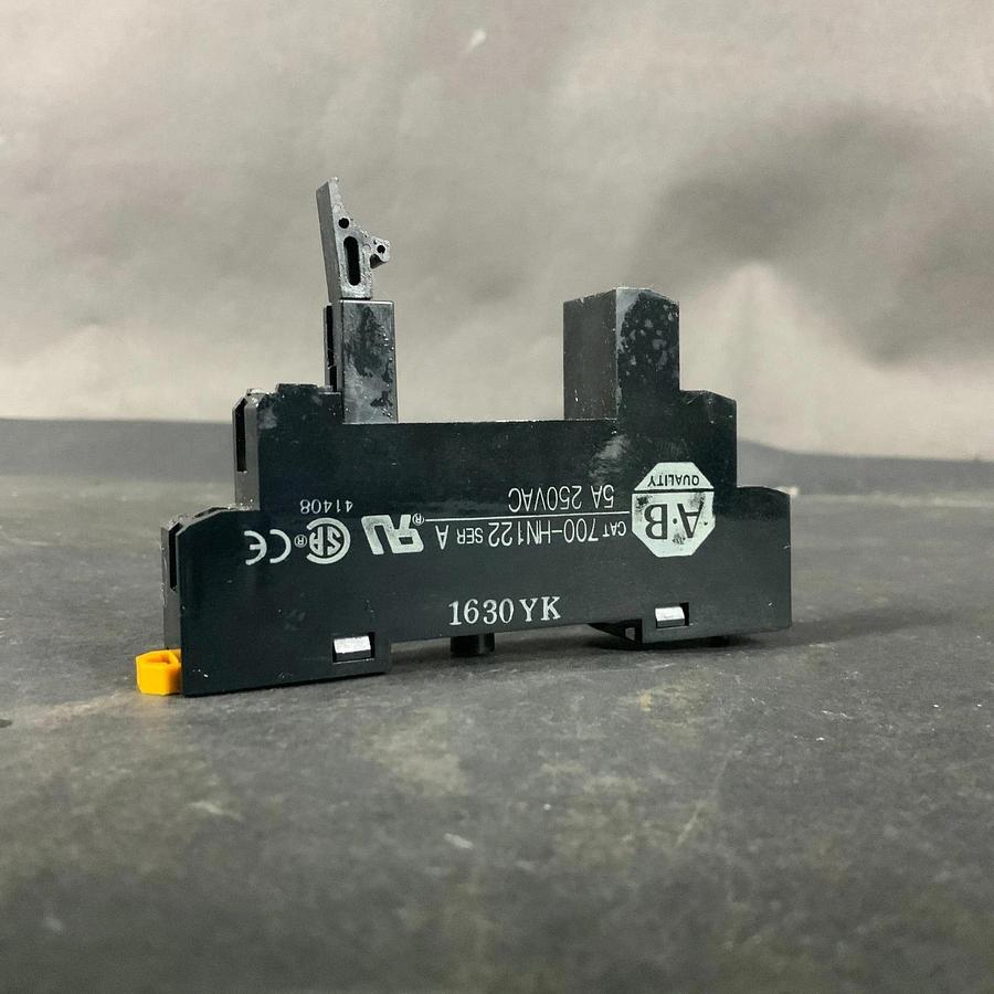 Used ALLEN BRADLEY 700-HN122 SERIES A RELAY SOCKET ($8 OBO)