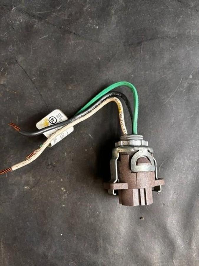 Used SENTINEL 1D3 LIGHTING CONNECTOR ($14 OBO)