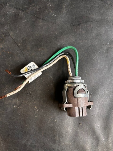 Used SENTINEL 1D3 LIGHTING CONNECTOR ($14 OBO)