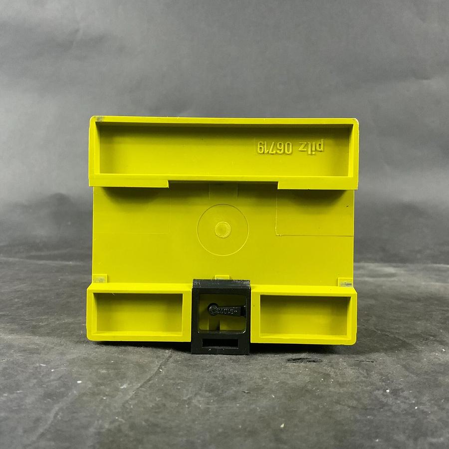 Used PILZ PNOZ V SAFETY RELAY ($70 OBO)